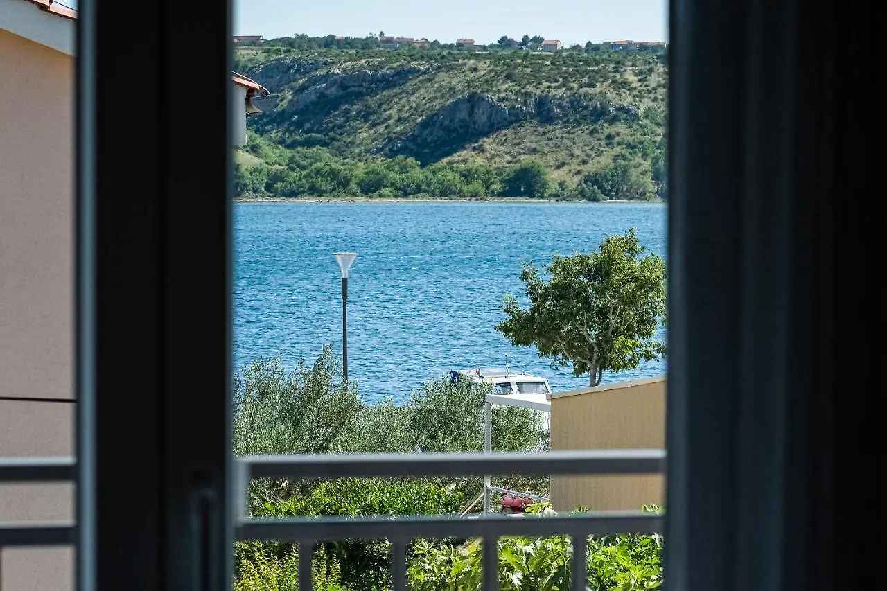Apartment By The Sea Posedarje Croácia