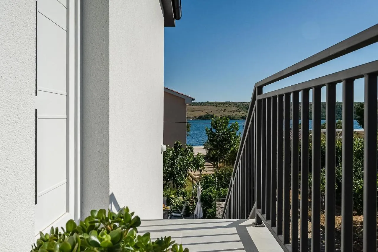 Apartment By The Sea Posedarje